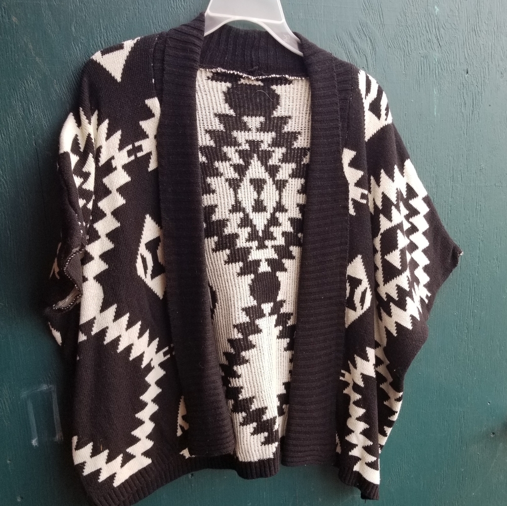 Black & White Short Sleeve Sweater
